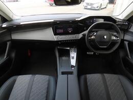 最新鋭のPEUGEOT 3D i- Cockpit