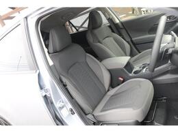 人体構造にまで踏み込んだ医学的アプローチでシートを新設計。ロングドライブを快適に過ごせる乗り心地を実現しています。