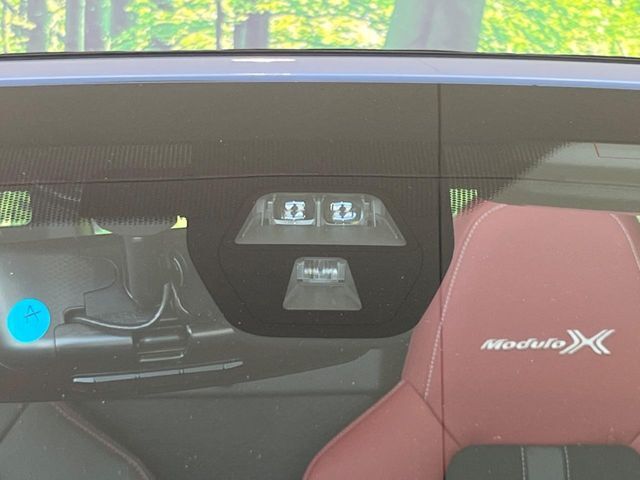 【シティブレーキアクティブシステム】低速走行中に前方の車両等を認識し、衝突しそうな時は警報とブレーキで衝突回避と被害軽減をアシスト。より安全にドライブをお楽しみいただけます。