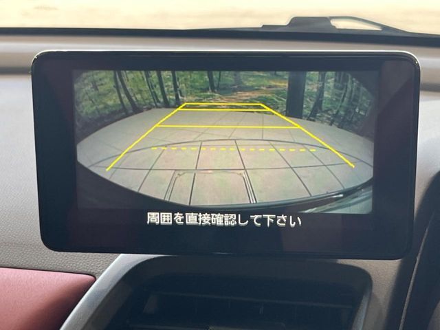 【バックカメラ】駐車時に後方がリアルタイム映像で確認できます。大型商業施設や立体駐車場での駐車時や、夜間のバック時に大活躍！運転スキルに関わらず、今や必須となった装備のひとつです！