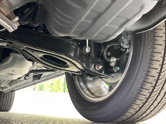 お車を安心してお乗りいただく為には、足回りの定期点検が欠かせません。サービスサポート（有償保証）では無料点検もご提供しており、安心のカーライフをお過ごしいただけるサポート体制が整っています。