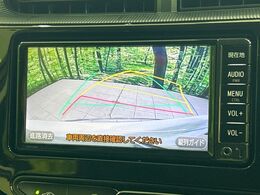 【バックカメラ】駐車時に後方がリアルタイム映像で確認できます。大型商業施設や立体駐車場での駐車時や、夜間のバック時に大活躍！運転スキルに関わらず、今や必須となった装備のひとつです！
