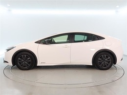 ロングラン保証付き。トヨタのお店で中古車をお買い上げいただいたお客様に安心で快適なカーライフをお約束する。1年間の保証です。