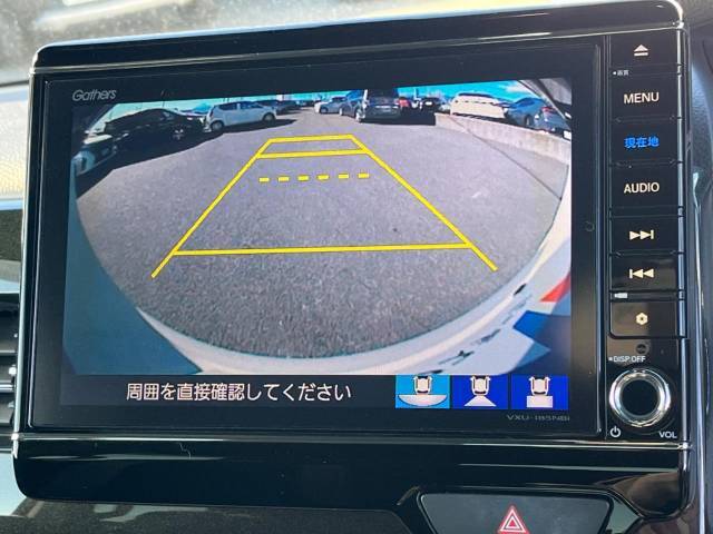 【バックカメラ】駐車時に後方がリアルタイム映像で確認できます。大型商業施設や立体駐車場での駐車時や、夜間のバック時に大活躍！運転スキルに関わらず、今や必須となった装備のひとつです！