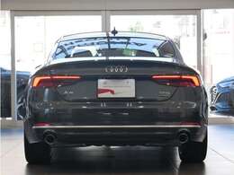 後続車両から長く見られるリヤスタイルも、Audiらしく上品で洗練されたデザインで見る人を惹きつけます。