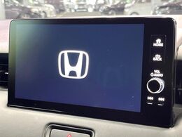 【大画面ナビ】人気の大型9インチナビを装備。存在感のある大画面はインパクト大！ナビ利用時のマップ表示は見やすく、テレビやDVDは臨場感がアップ！いつものドライブがグッと楽しくなります♪