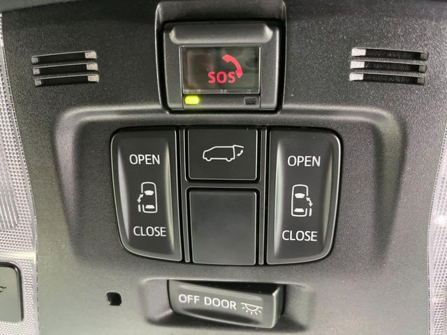 【両側パワースライドドア】スマートキーや運転席のスイッチで後席両側スライドドアの開閉が可能♪電動だから力を入れてドアを開ける必要が無く、小さなお子様でも簡単に開け閉めでき快適です♪