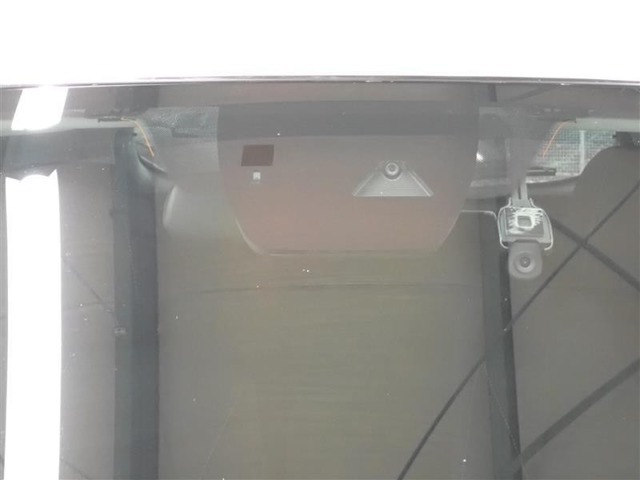衝突回避/被害軽減　ペダル踏み間違い　車線逸脱警報　先進ライト充実の安全装備搭載
