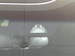 【ホンダセンシング】走行中に前方の車両等を認識し、衝突しそうな時は警報とブレーキで衝突回避と被害軽減をアシスト。より安全にドライブをお楽しみいただけます。