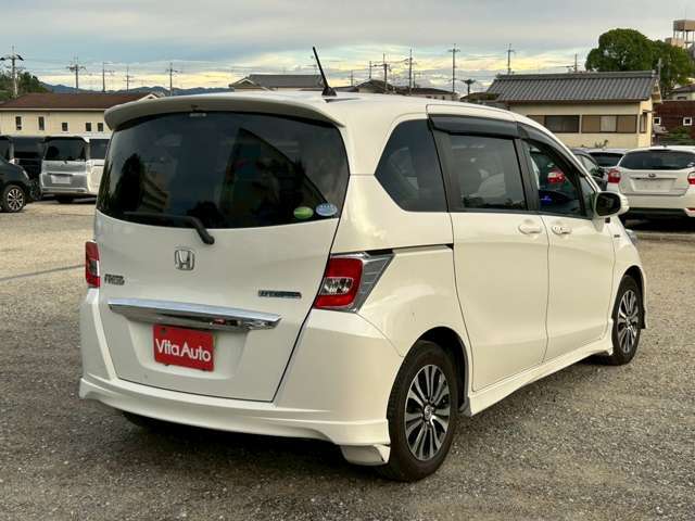 ★画像や動画を見ただけでお車の検討を進める事に抵抗がある方でも気軽に利用できるオンライン商談ならお車の検討はもちろん営業担当や店舗の様子も生中継でご覧いただけますので安心してお車をご検討頂けます。