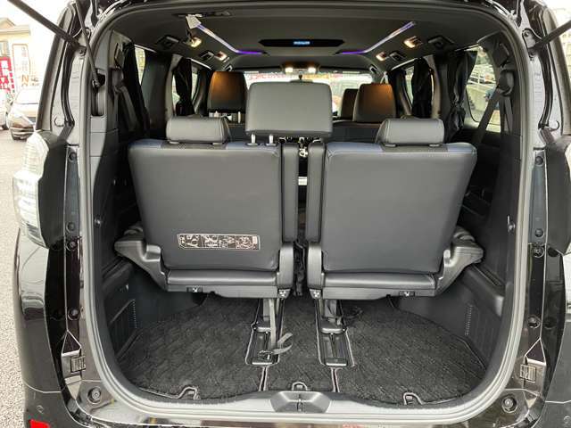 トランクです。開口部が大きく、荷物の積み下ろしも楽々です！