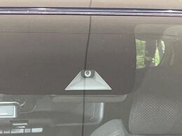 【インテリジェントエマージェンシーブレーキ】フロントカメラで前方の車両や歩行者を検知。衝突しそうな時は衝突被害軽減ブレーキが作動、衝突回避をサポート。より安全にドライブをお楽しみいただけます。