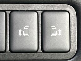 【両側パワースライドドア】スマートキーや運転席のスイッチで後席両側スライドドアの開閉が可能♪電動だから力を入れてドアを開ける必要が無く、小さなお子様でも簡単に開け閉めでき快適です♪