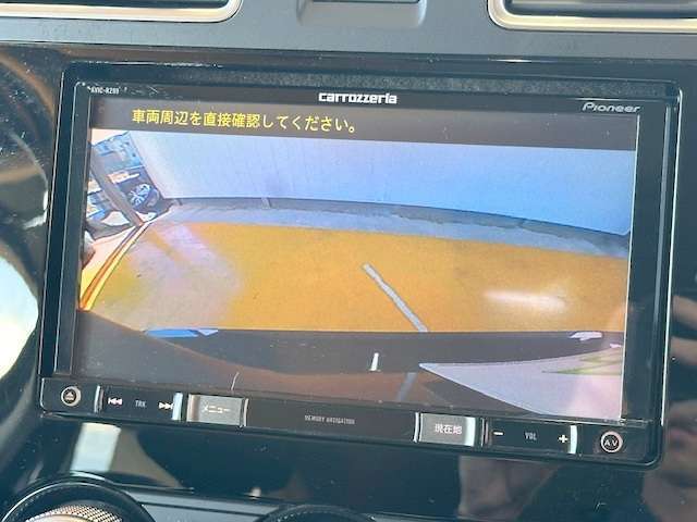 バックカメラがついて後方確認が簡単にできます！苦手としている車庫入れ等も安心して出来ますね！凄く需要の高い装備ですので、最初から付いていれば言う事なしですよね！？