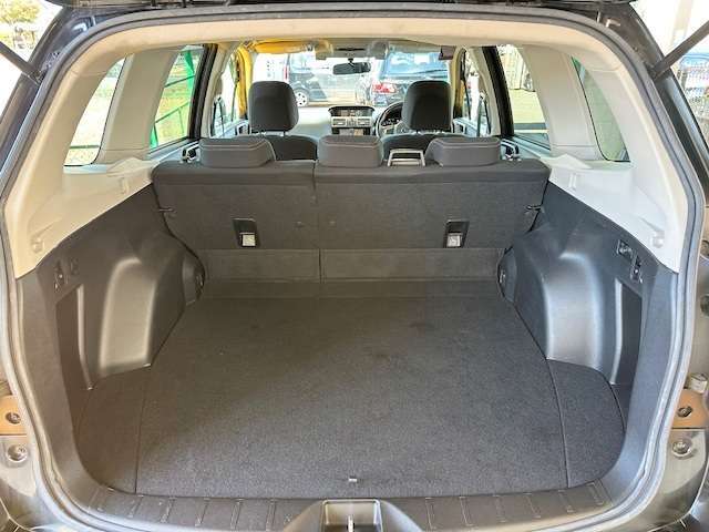 広々としたラゲッジスペース！更にシートアレンジで大きな荷物の収納が出来ます！便利ですよね♪