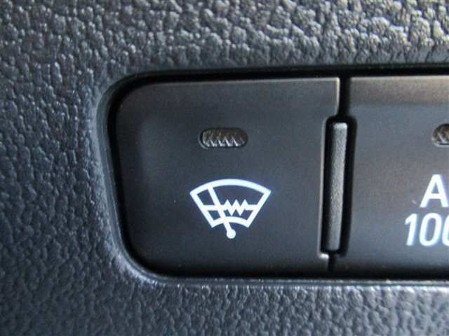 寒冷地仕様♪フロントガラスの下端を暖め、雪の固着や凍結によるワイパーブレードラバーの損傷を防ぐことができます♪