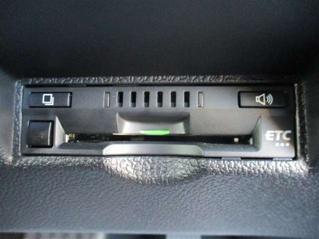 お得で便利なETCを装備♪ETCのメリットは料金がお得になるだけではありません！ETC専用出口ではスーイスイっと停止ぜずに通過できることもメリットです☆