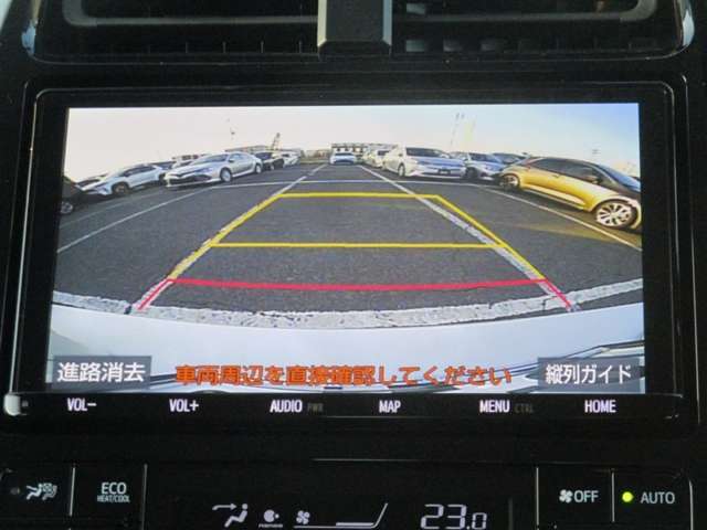 バックカメラ付き♪車庫入れ、バックでの駐車時に後方が見える事での安心感は大きいです☆一度装備したら外せなくなるアイテムです♪