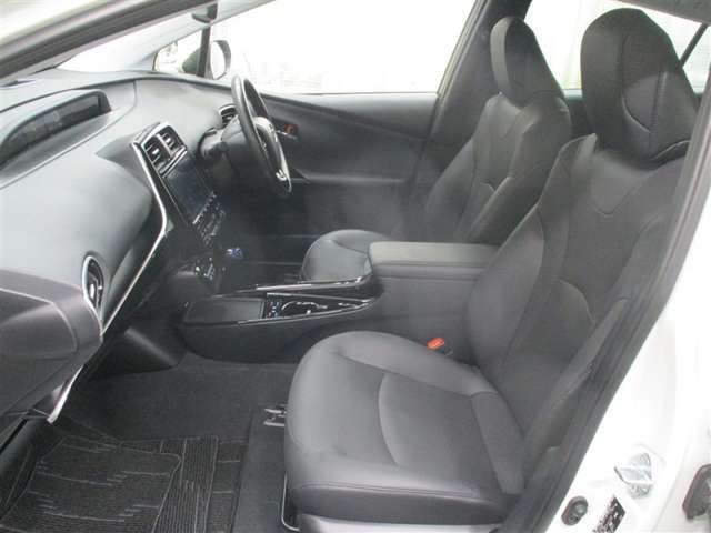 『トヨタ認定中古車』とはトヨタ中古車の3つの安心を兼ね備えており　（安心1）車の状態がわかる車両検査証明書付！（安心2）キレイで気持ちいいまるごとクリーニング済！（安心3）安心なロングラン保証付！