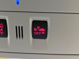 【アイサイトVer3】前方の車両等を検知し、衝突しそうな時は警報で注意を促し、ブレーキを踏む力をサポート。ブレーキを踏めなかった場合は衝突被害軽減ブレーキが作動、衝突回避をサポートします。