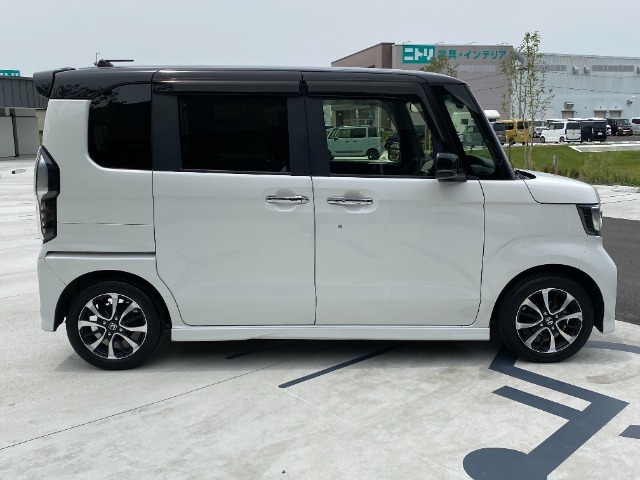中古車の基本保証（期間は1年間・走行距離は無制限）のホット保証がついております。安心してご購入ください。※中古車保証は車両価格￥400.000-以上からになります。