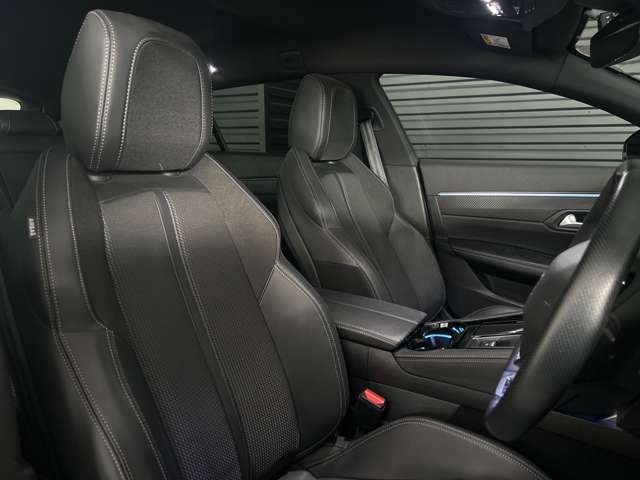 内装：車両の状態やシートのよれ等、お気付きの箇所がございましたらお写真にてお送り致しますのでお気軽にお申し付けくださいませ