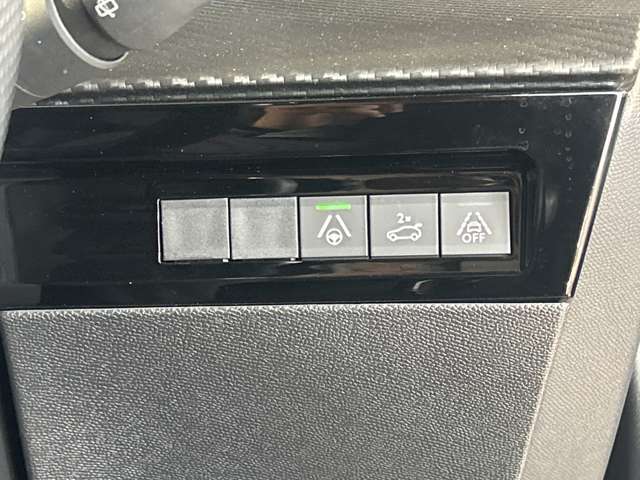 運転席周りになります。