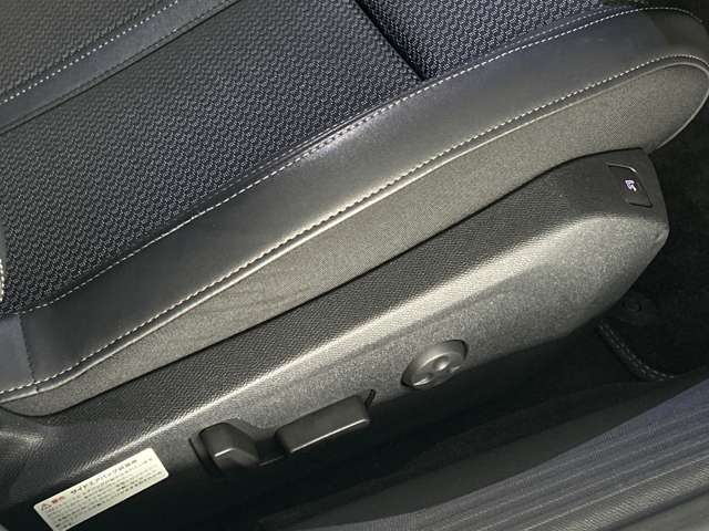 運転席パワーシートです。