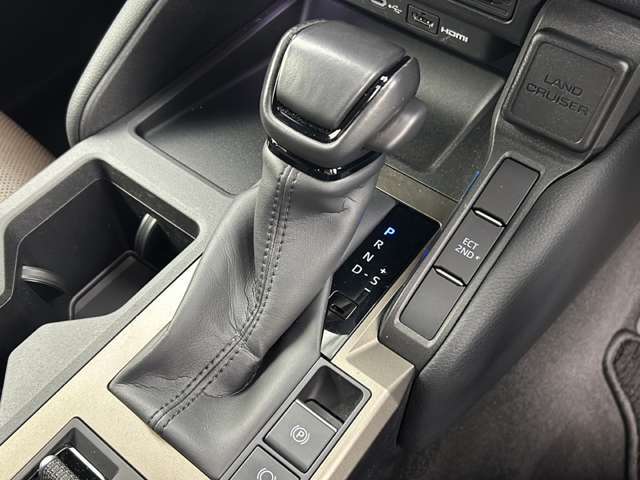 【シフトレバー】『シフトレバー』の画像になります。写真の内容に関してご不明点、ご質問等がございましたらお気軽にガリバー店舗までお問い合わせください。