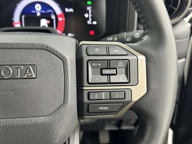 【運転席操作部】『運転席周辺の装備』の画像になります。快適なドライブを楽しむための機能が装備されています！運転席から触れるので使いやすいです！