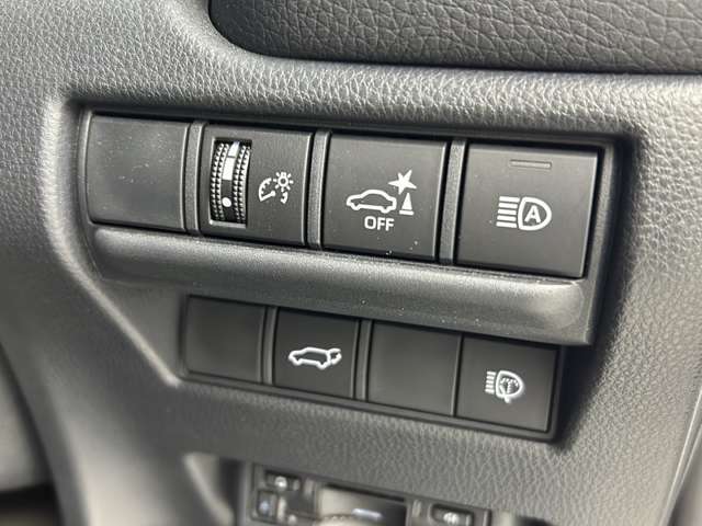 【運転席操作部】『運転席周辺の装備』の画像になります。快適なドライブを楽しむための機能が装備されています！運転席から触れるので使いやすいです！