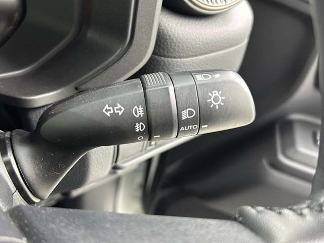 【運転席操作部】『運転席周辺の装備』の画像になります。快適なドライブを楽しむための機能が装備されています！運転席から触れるので使いやすいです！