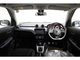 内装カラーは人気の黒系です。内装各部のパーツが使いやすい配置です。高級感満載の乗り心地が良い装備になっております！トヨタ・スズキ・ダイハツ・ミツビシ・ニッサン・マツダ・レクサス・メルセデスベンツ