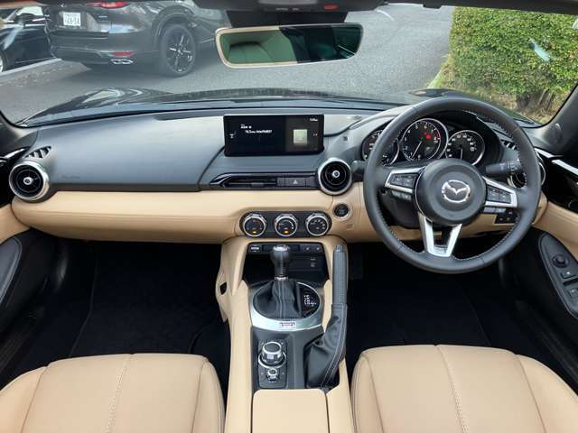コックピットを意識した運転席。運転が楽しくなります！