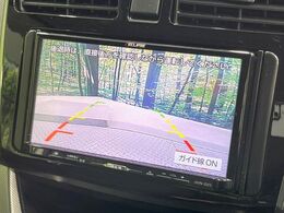 【バックカメラ】駐車時に後方がリアルタイム映像で確認できます。大型商業施設や立体駐車場での駐車時や、夜間のバック時に大活躍！運転スキルに関わらず、今や必須となった装備のひとつです！
