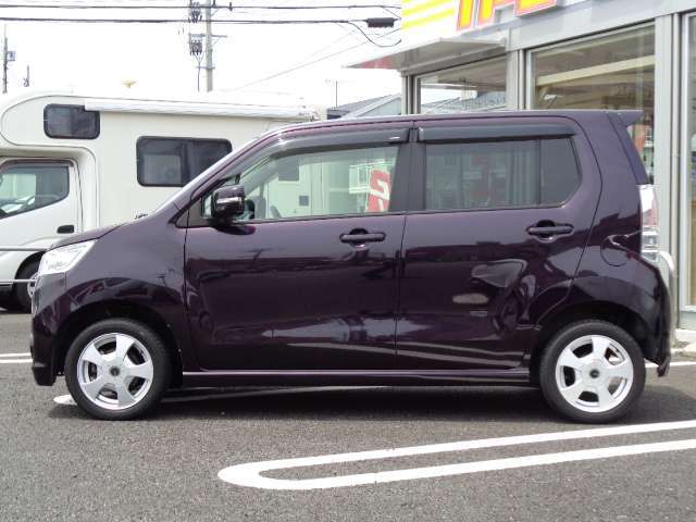 車内のクリーニングもお任せください！特にシートは汚れが堆積しやすい場所です、納車前にスッキリ綺麗な状態にできますのでご相談ください！