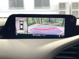 【全方位モニター】専用のカメラにより、上から見下ろしたような視点で360度クルマの周囲を確認することができます☆縦列駐車や幅寄せ時に活躍してくれます♪