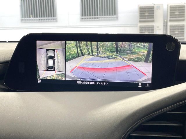 【全方位モニター】専用のカメラにより、上から見下ろしたような視点で360度クルマの周囲を確認することができます☆縦列駐車や幅寄せ時に活躍してくれます♪