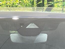 【i-ACTIVESENSE】走行中に前方の車両等を認識し、衝突しそうな時は警報とブレーキで衝突回避と被害軽減をアシスト。より安全にドライブをお楽しみいただけます。