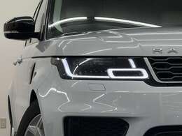 グロスブラックシル＆バンパーコーナーを備えた