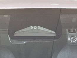 【トヨタセーフティセンス】走行中に前方の車両等を認識し、衝突しそうな時は警報とブレーキで衝突回避と被害軽減をアシスト。より安全にドライブをお楽しみいただけます。