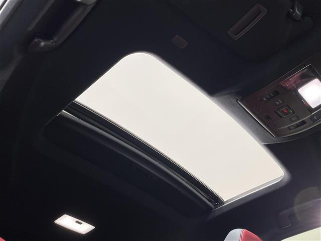 【　サンルーフ　】解放感溢れるサンルーフ♪車内には爽やかな風や太陽の穏やかな光が差し込みます♪