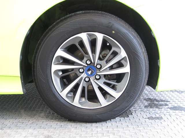 R4年式夏タイヤ195/65R15ブリヂストン製です。