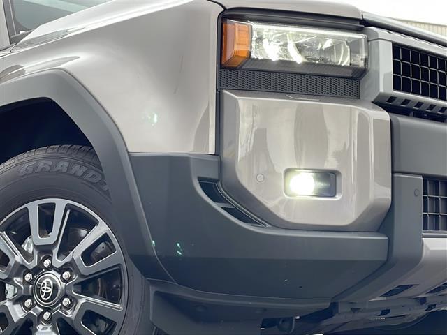 【ライト・ランプ】ワレもなく綺麗な状態なので、悪天候や夜間の走行も視界良好で安心してお乗りいただけます。ヘッドライト・ホイール・フロントガラスなど色々な部分コーティングをご用意しております！