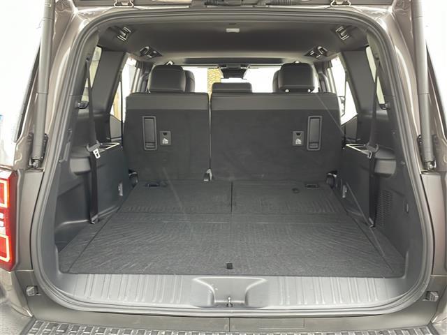 【トランク】積み込みやすくて、たっぷり積める荷室です。シートアレンジできるものは、乗車人数と荷物の量や大きさによってシートを動かすことができるので、より快適なドライブが可能です！