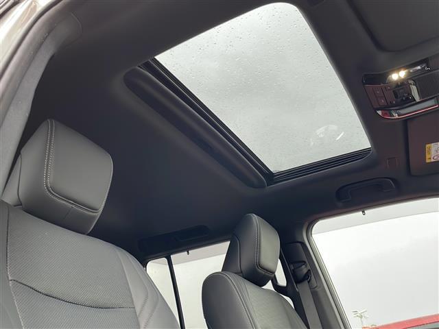 【　サンルーフ　】解放感溢れるサンルーフ♪車内には爽やかな風や太陽の穏やかな光が差し込みます♪