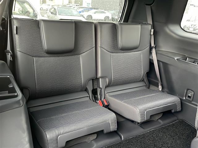 【後部座席】後席もゆったりドライブを楽しめます。ガリバーでご購入いただきましたら、内外装はプロこだわりのクリーニングで清潔なおクルマでご納車させていただきます！店舗での現車確認も承っています！