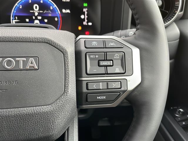 【　アダプティブクルーズコントロール　】設定した車速内で自動で加減速♪先行車との車間距離を適切に維持した追従走行が可能です♪