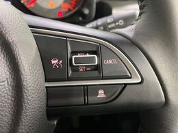 【アダプティブクルーズコントロール】高速道路での長距離走行が楽に！！自動で速度を保つクルーズコントロールが、衝突軽減システムと連携し、前方の車両を感知して車間を保つように速度調節してくれます！！