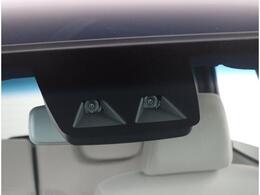 ステレオカメラとソナーセンサーが歩行者や先行車、障害物などのさまざまな情報を的確に捉え、運転者に注意を促したり、緊急ブレーキを作動。多彩な安全機能があなたのドライブをアシストするスマートアシスト搭載